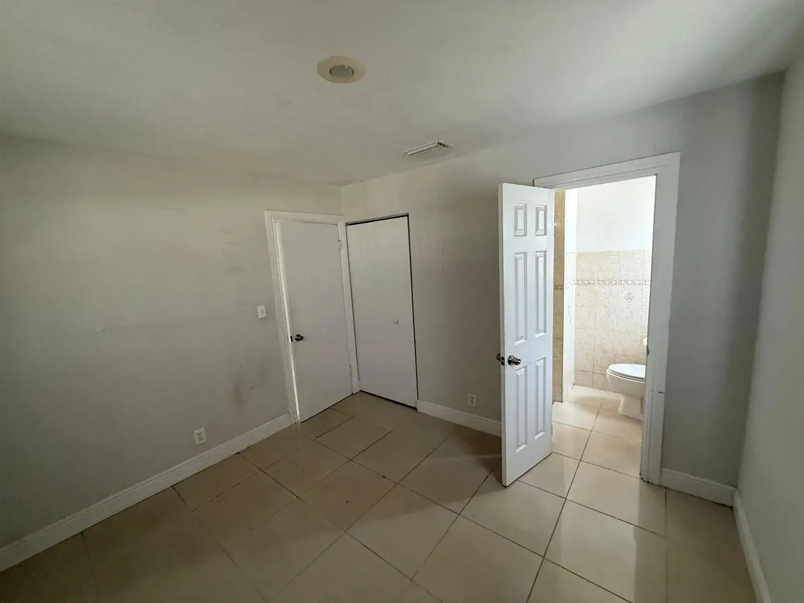 4161 NW 11th, Oakland Park FL 33309 photo 3