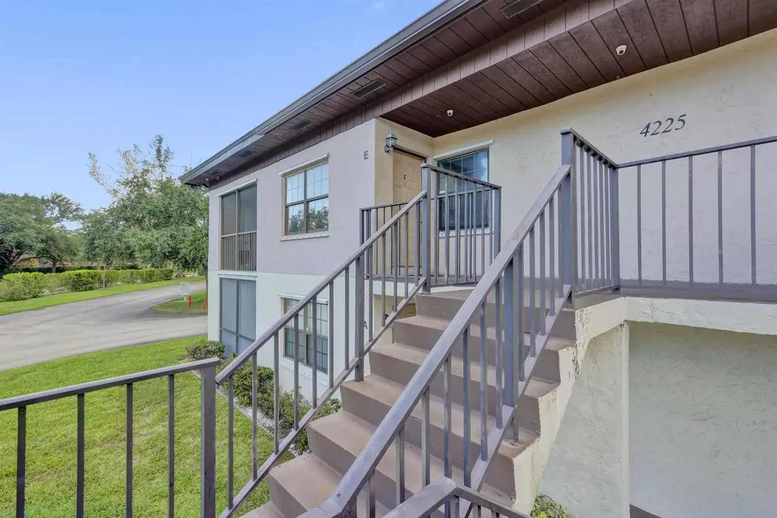 4225 S 57th Avenue, FL 33463 photo 2