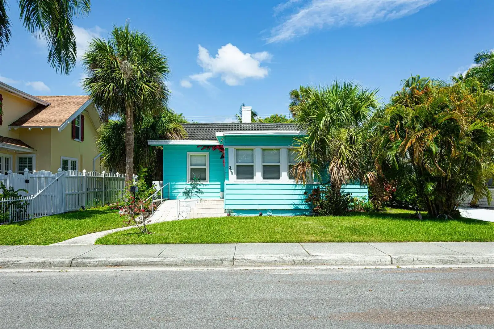 305 N Lakeside Drive, FL 33460 photo 2