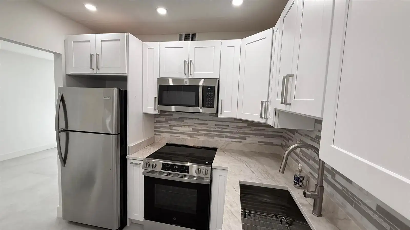 6505 Winfield Boulevard, Margate FL 33063 photo 2
