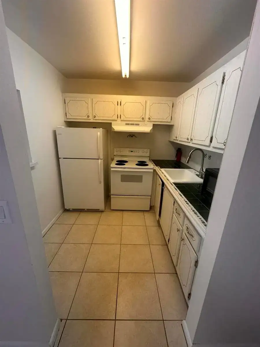 39 Cambridge B, West Palm Beach FL 33417 photo 4