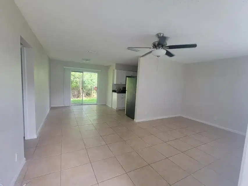 242 SE 24th Avenue, Boynton Beach FL 33435 photo 2