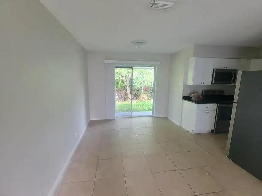 242 SE 24th Avenue, Boynton Beach FL 33435 photo 4