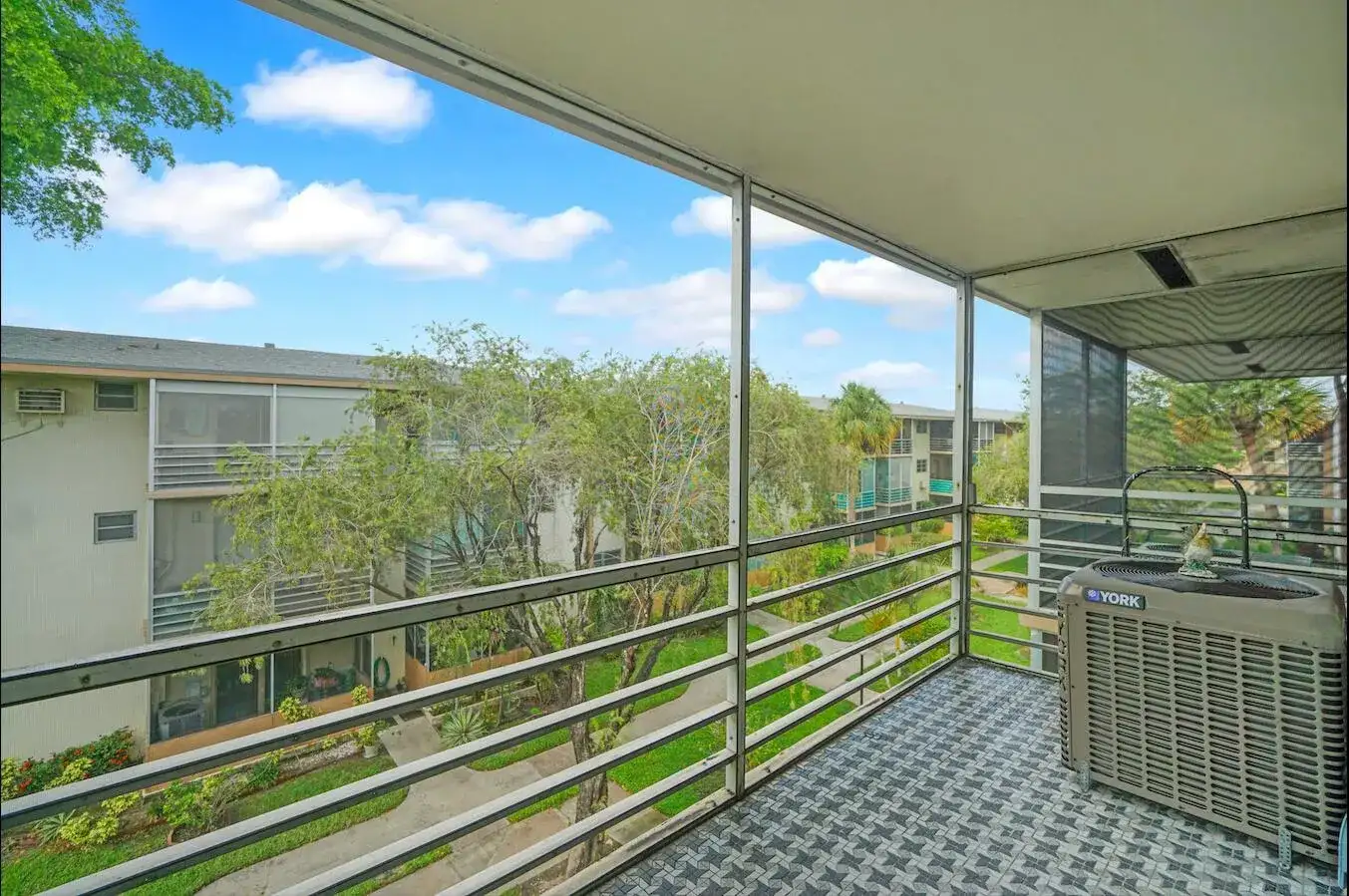 16750 NE 14th Avenue # 303, Miami FL 33162 photo 4