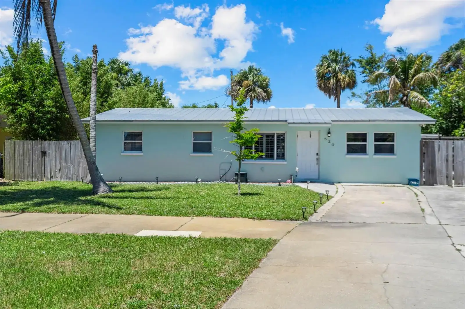 520 SE Dolphin Drive, Stuart FL 34996 photo 2