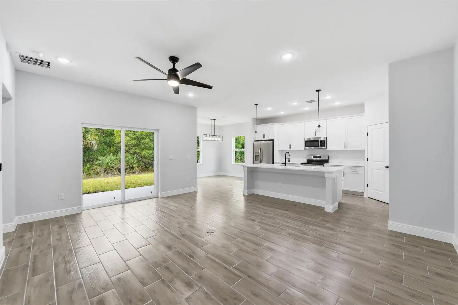 7825 96th Avenue, Vero Beach FL 32967 photo 2