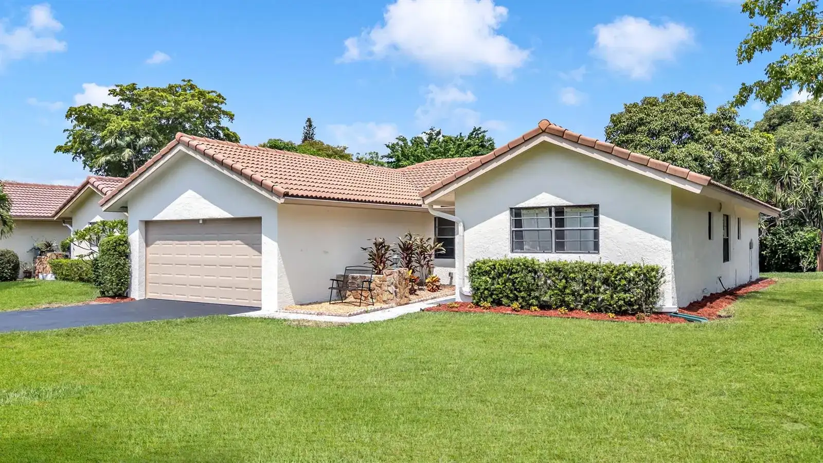 1273 Spring Circle Drive, Coral Springs FL 33071 photo 3