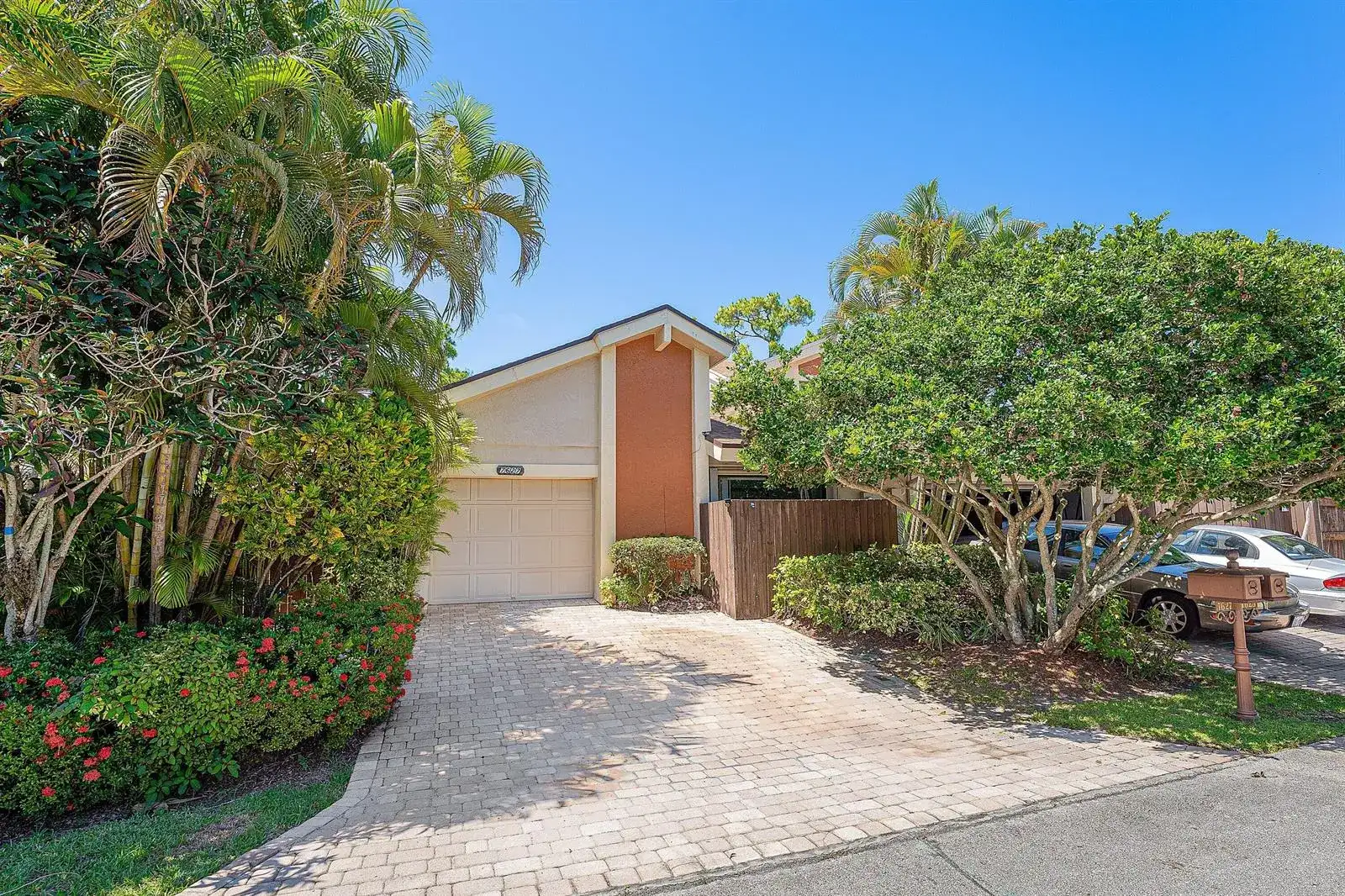 7627 Sierra Drive W, Boca Raton FL 33433 photo 2