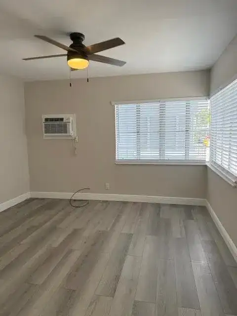 112 Lake Avenue # 5, FL 33460 photo 3