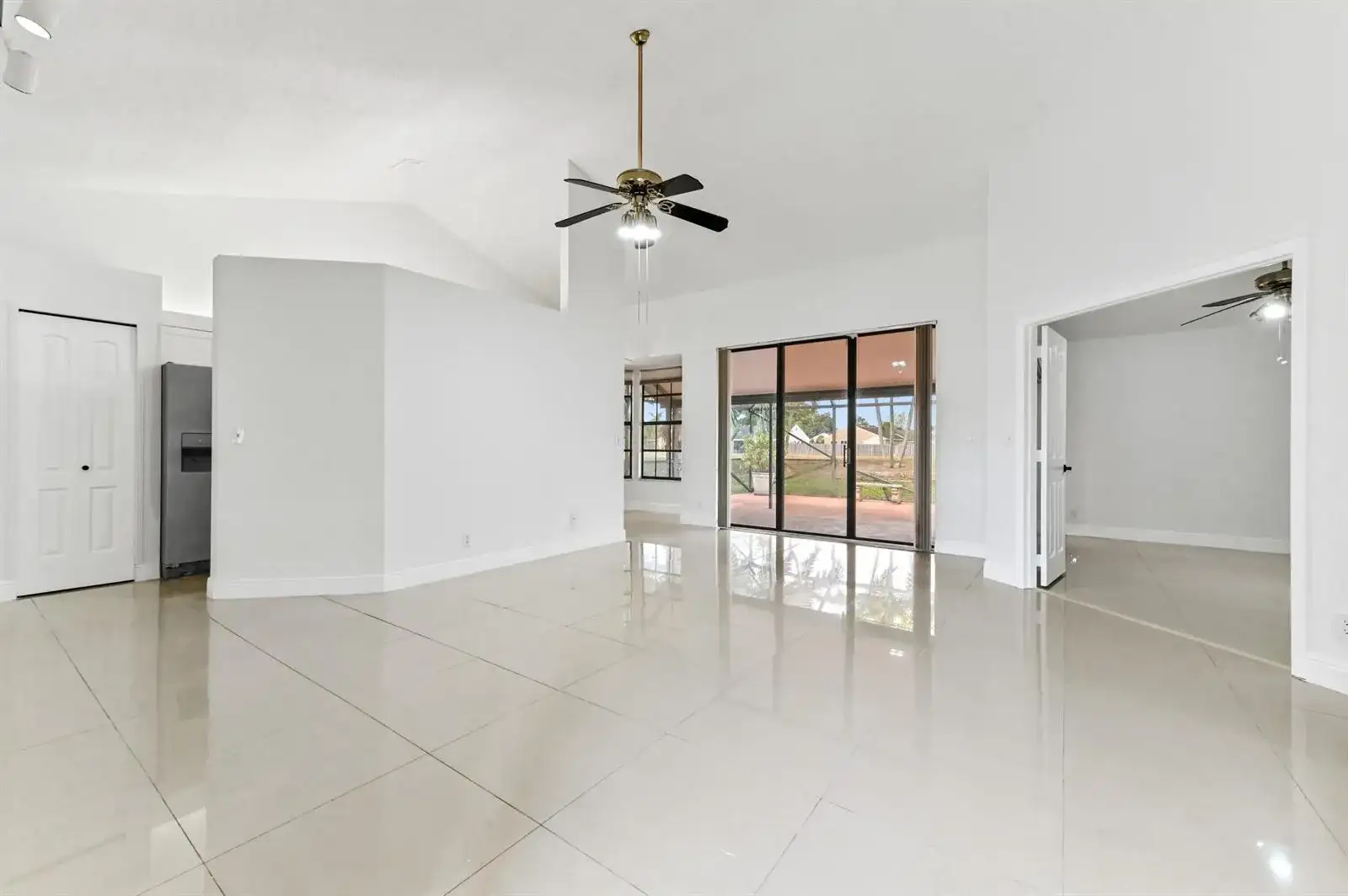 5421 Helene Circle, Boynton Beach FL 33472 photo 4