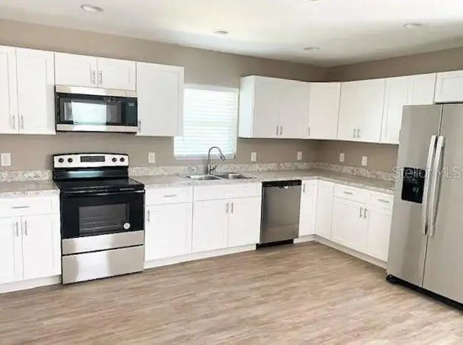 640 E Grapefruit Avenue, FL 33850 photo 4