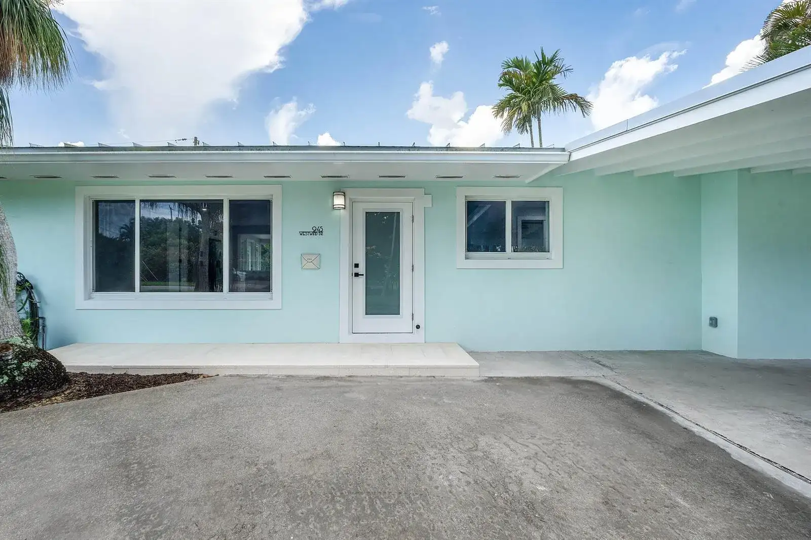 945 Westwind Drive, North Palm Beach FL 33408 photo 2