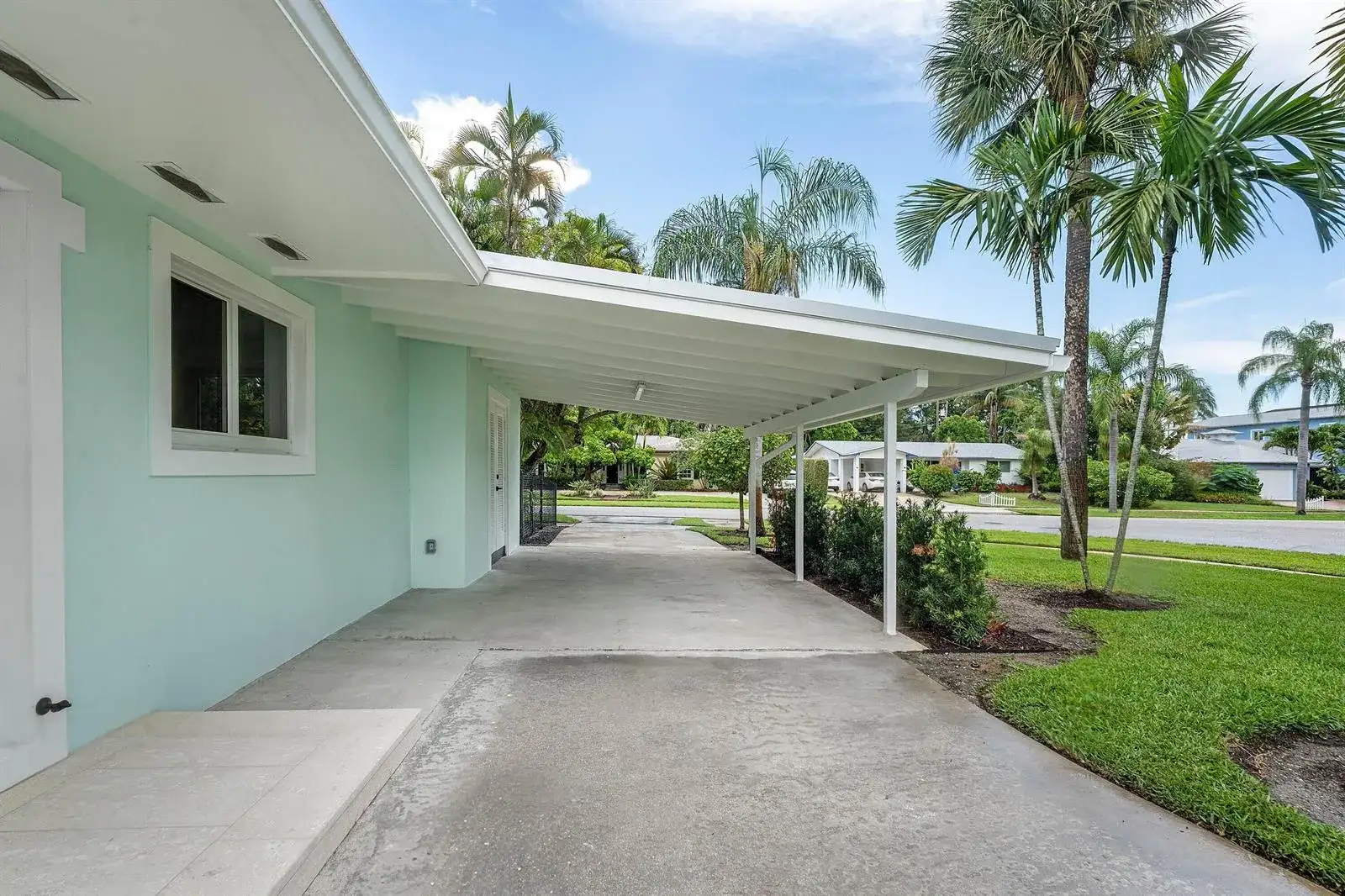 945 Westwind Drive, North Palm Beach FL 33408 photo 3