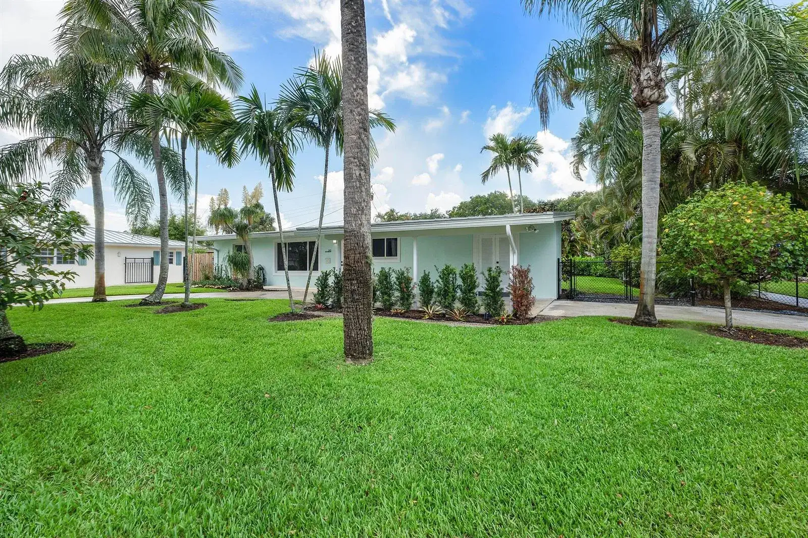 945 Westwind Drive, North Palm Beach FL 33408 photo 5