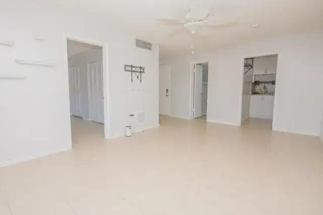301 Croton Avenue # 303, Lantana FL 33462 photo 3