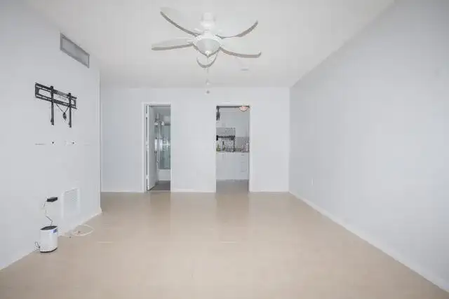 301 Croton Avenue # 303, Lantana FL 33462 photo 4