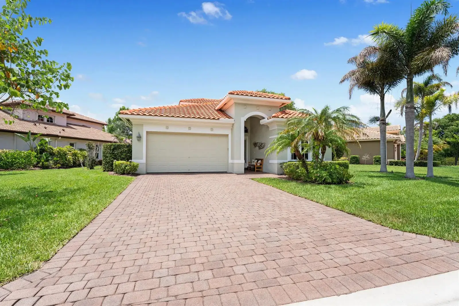 910 SW Palm Cove Drive, Palm City FL 34990 photo 2