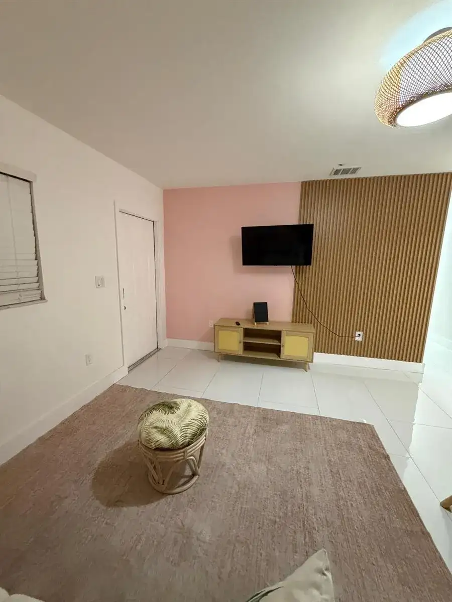 1700 NE 146th Street, Miami FL 33181 photo 2