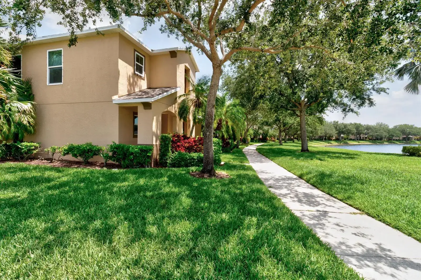 1670 Pointe West Way # 1670, Vero Beach FL 32966 photo 2