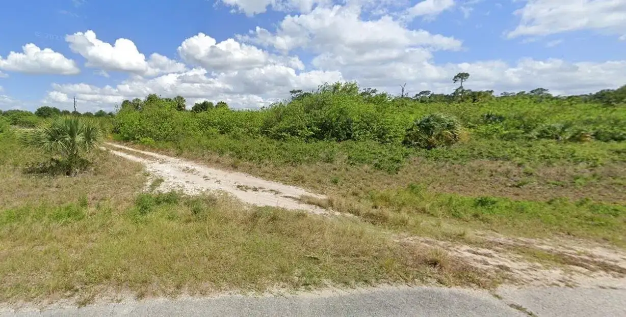 523 Independence Drive, FL 33935 photo 2