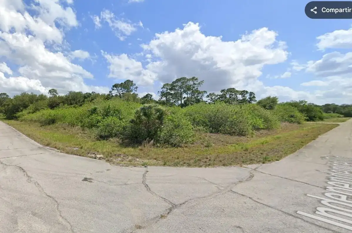 300 Knight Lane, FL 33935 photo 2