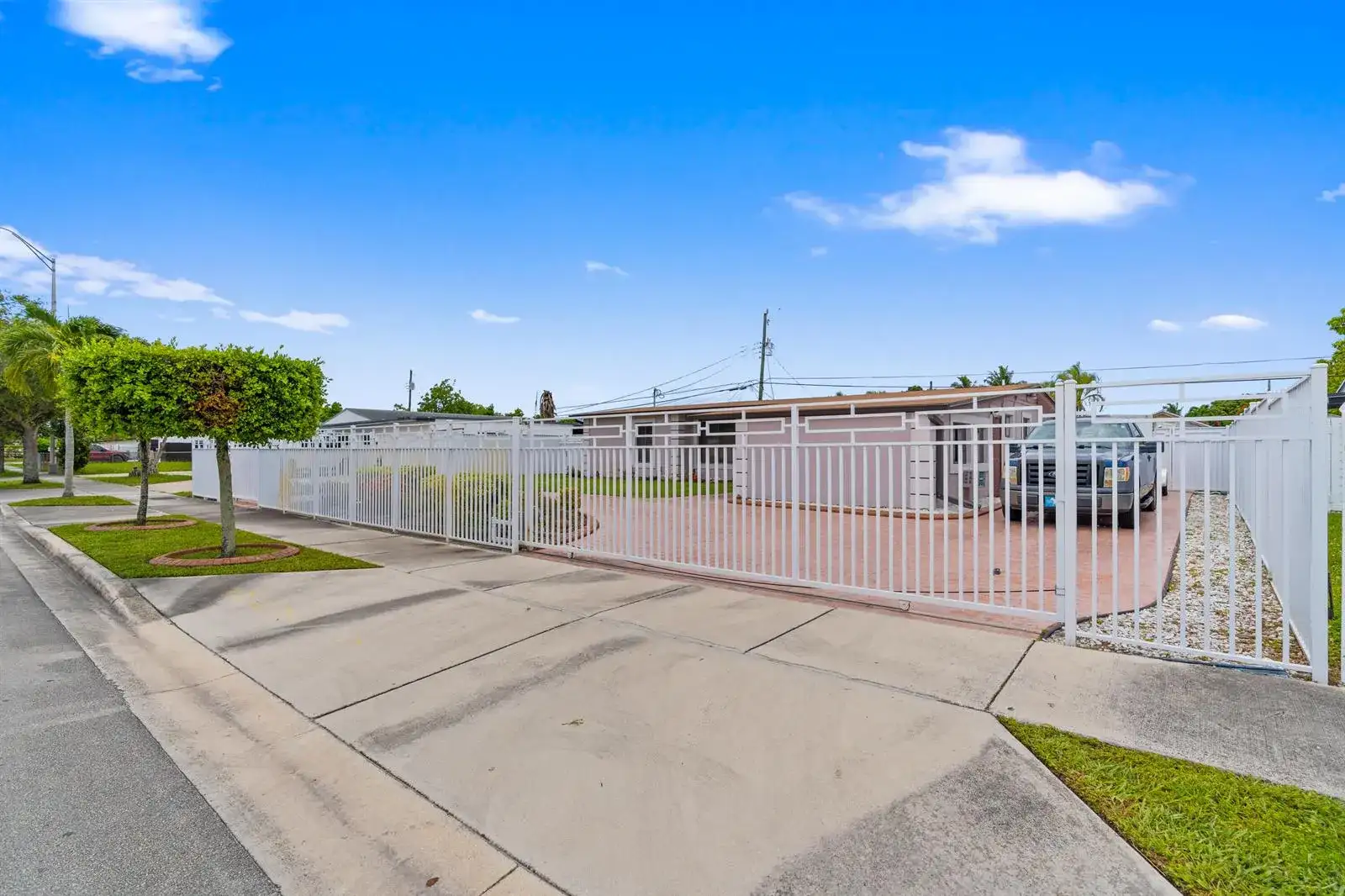 6160 W 14th Avenue, Hialeah FL 33012 photo 2