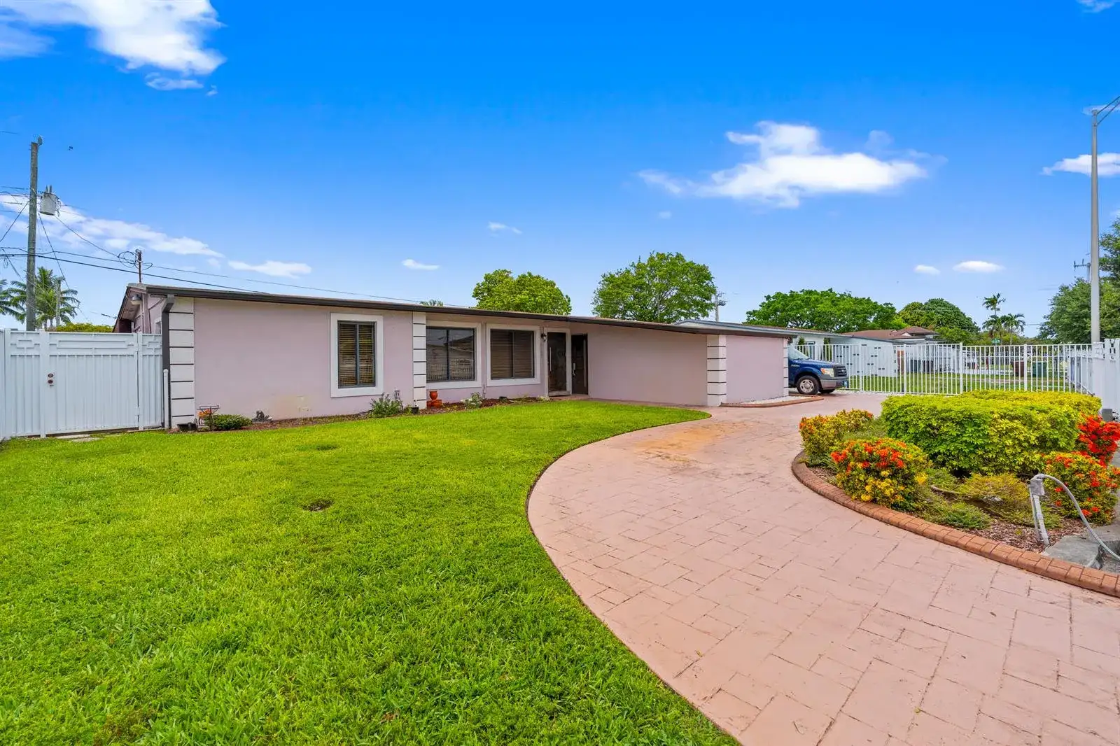 6160 W 14th Avenue, Hialeah FL 33012 photo 4