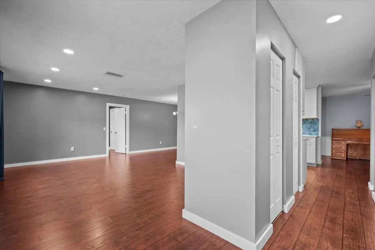 7423 Oakmont Drive, FL 33467 photo 3