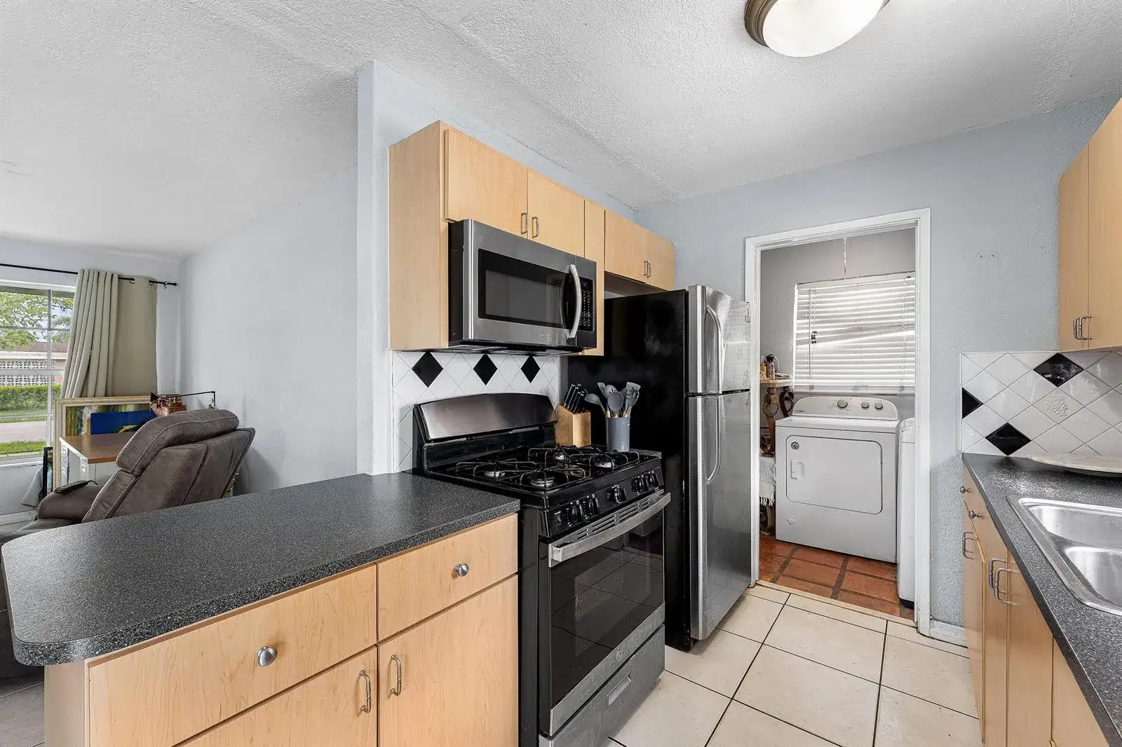 5543 SW 7th Street, Margate FL 33068 photo 3