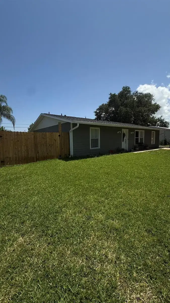 433 20th Street SW, Vero Beach FL 32962 photo 2