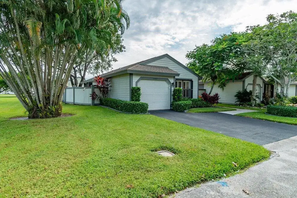 13335 Bedford Mews Court, Wellington FL 33414 photo 2