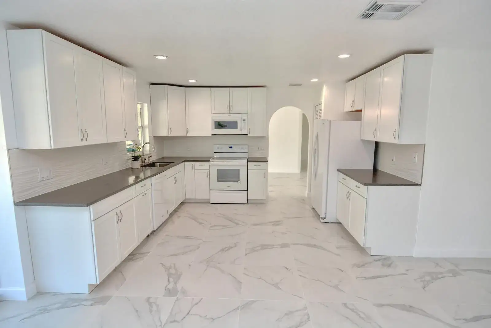 943 SE Browning Avenue, Port St. Lucie FL 34983 photo 4