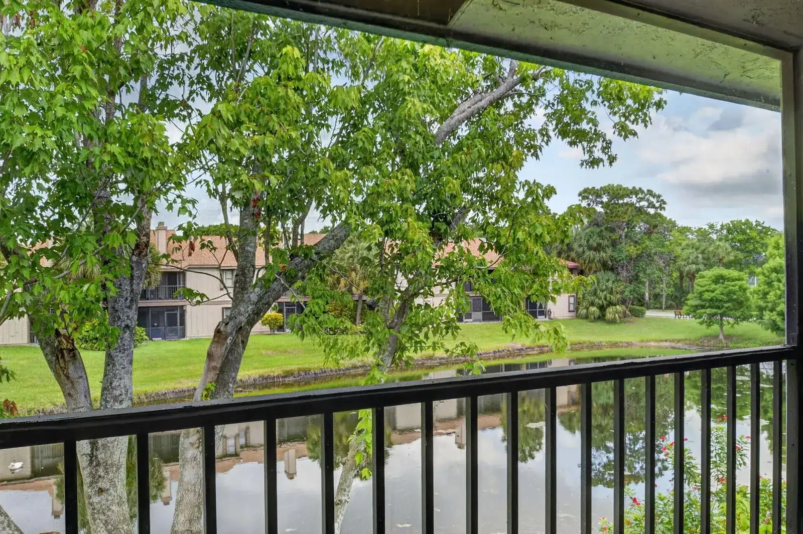 907 Harbour Pointe Way, FL 33413 photo 3