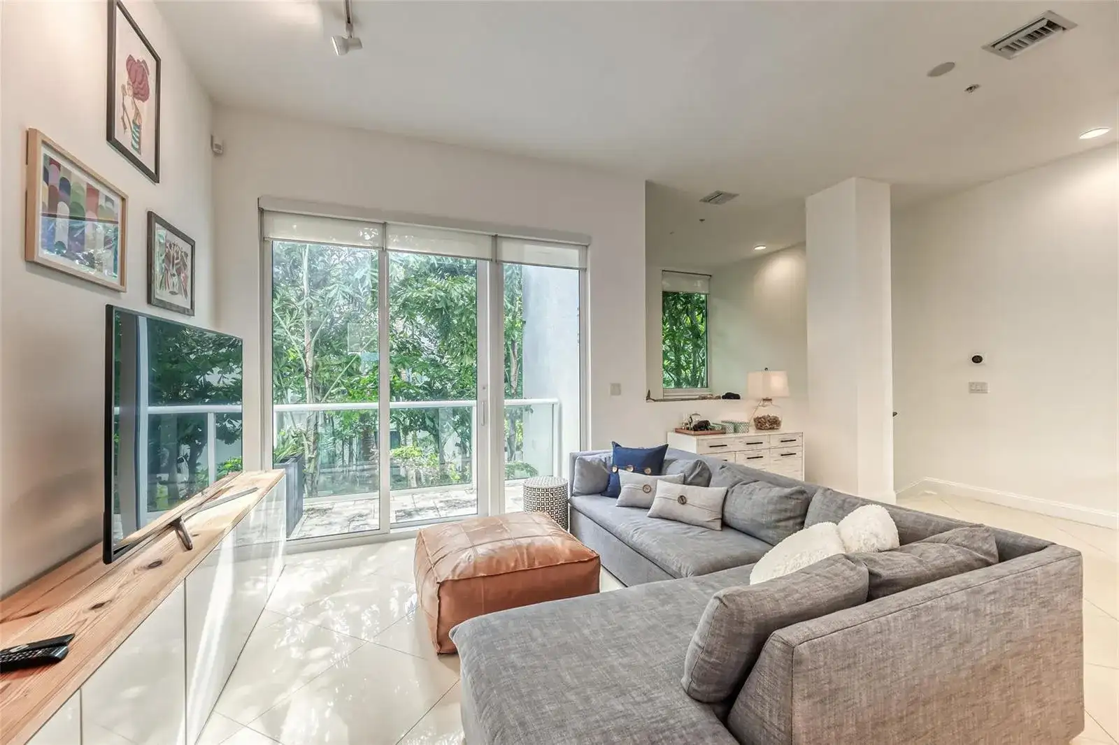 727 NE 4th Avenue, Fort Lauderdale FL 33304 photo 4