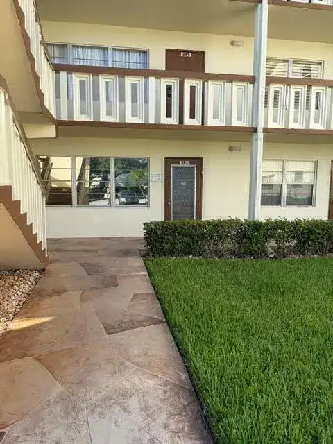381 Mansfield J, Boca Raton FL 33434 photo 2