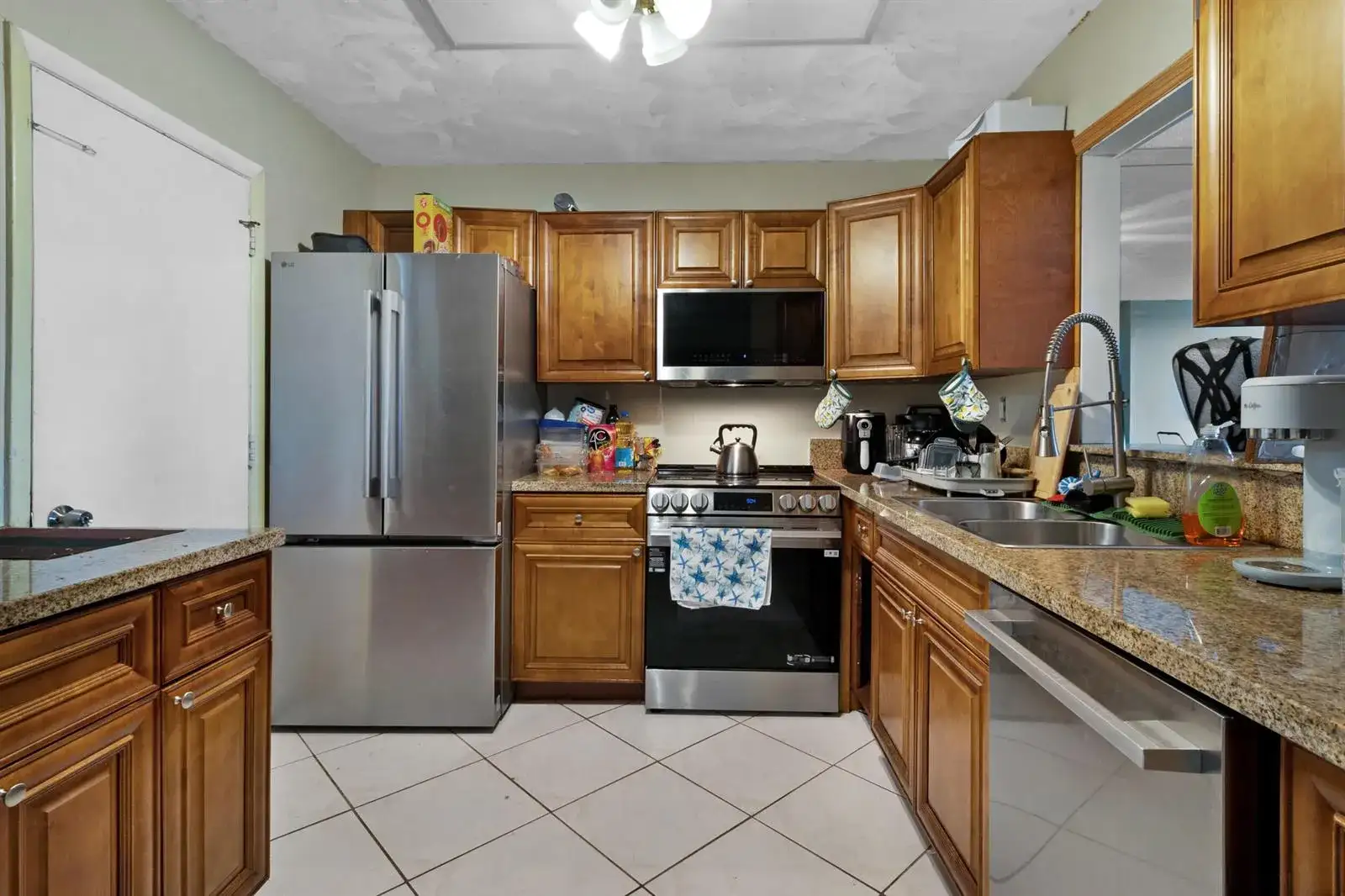408 NW 68th Avenue # 405, Plantation FL 33317 photo 3