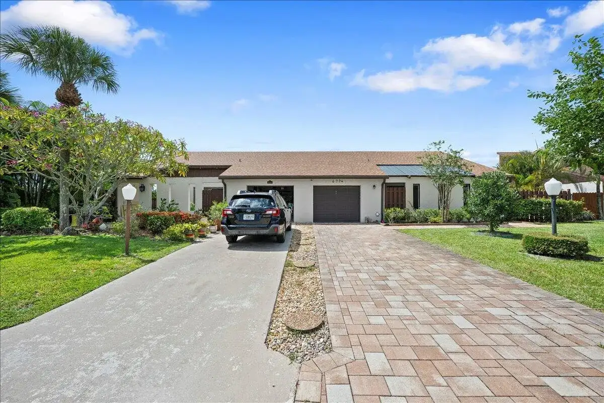 6774 Wheaton Lane, Lake Worth FL 33467 photo 2