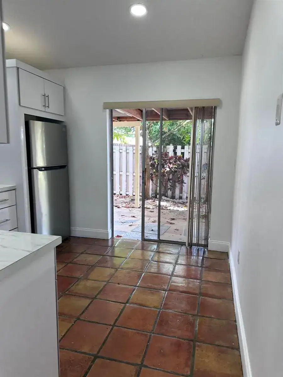 19823 NW 64th Place, Hialeah FL 33015 photo 4
