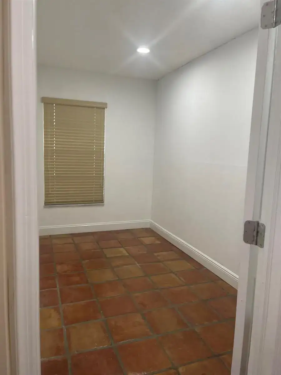 19823 NW 64th Place, Hialeah FL 33015 photo 5