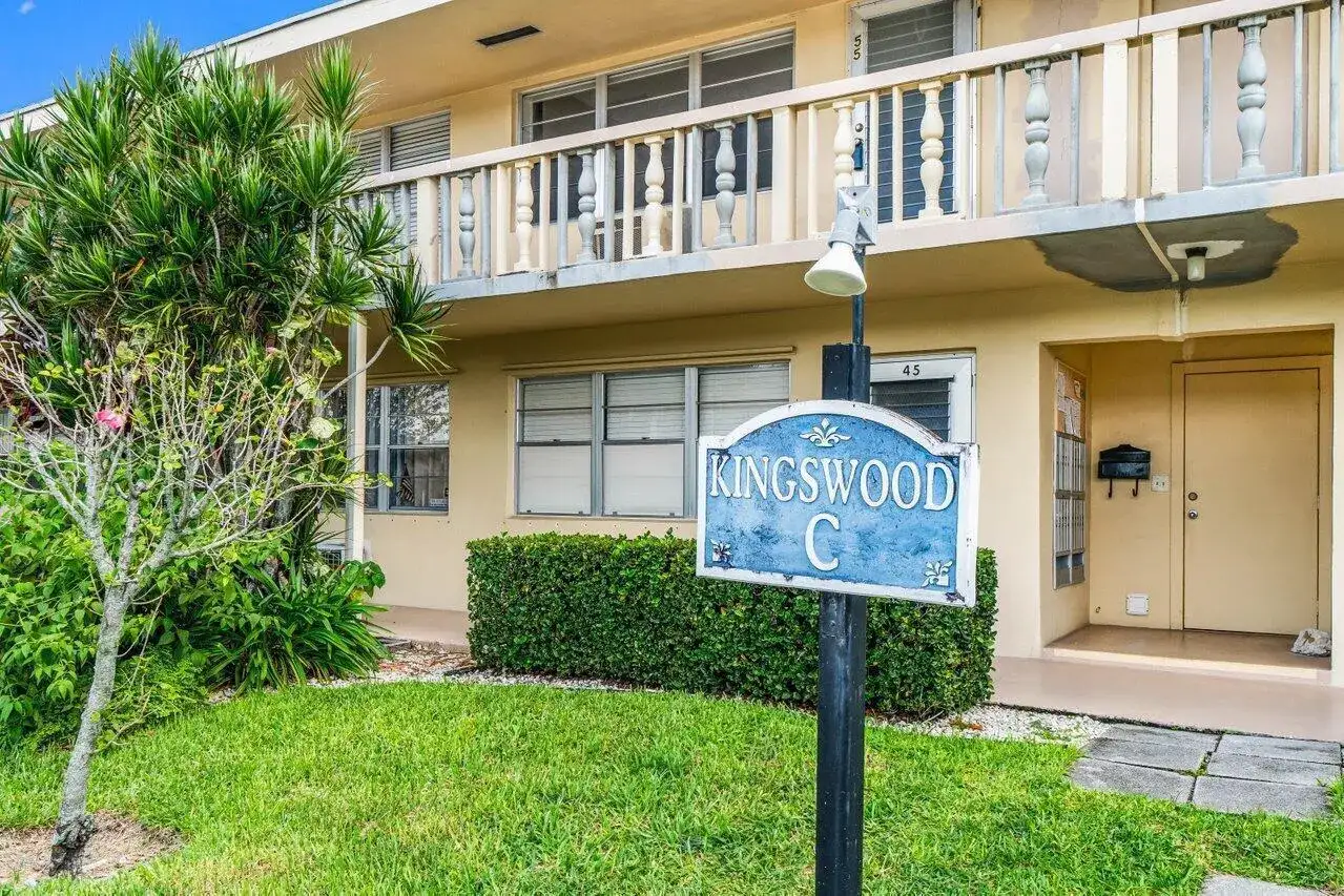 52 Kingswood C, West Palm Beach FL 33417 photo 2