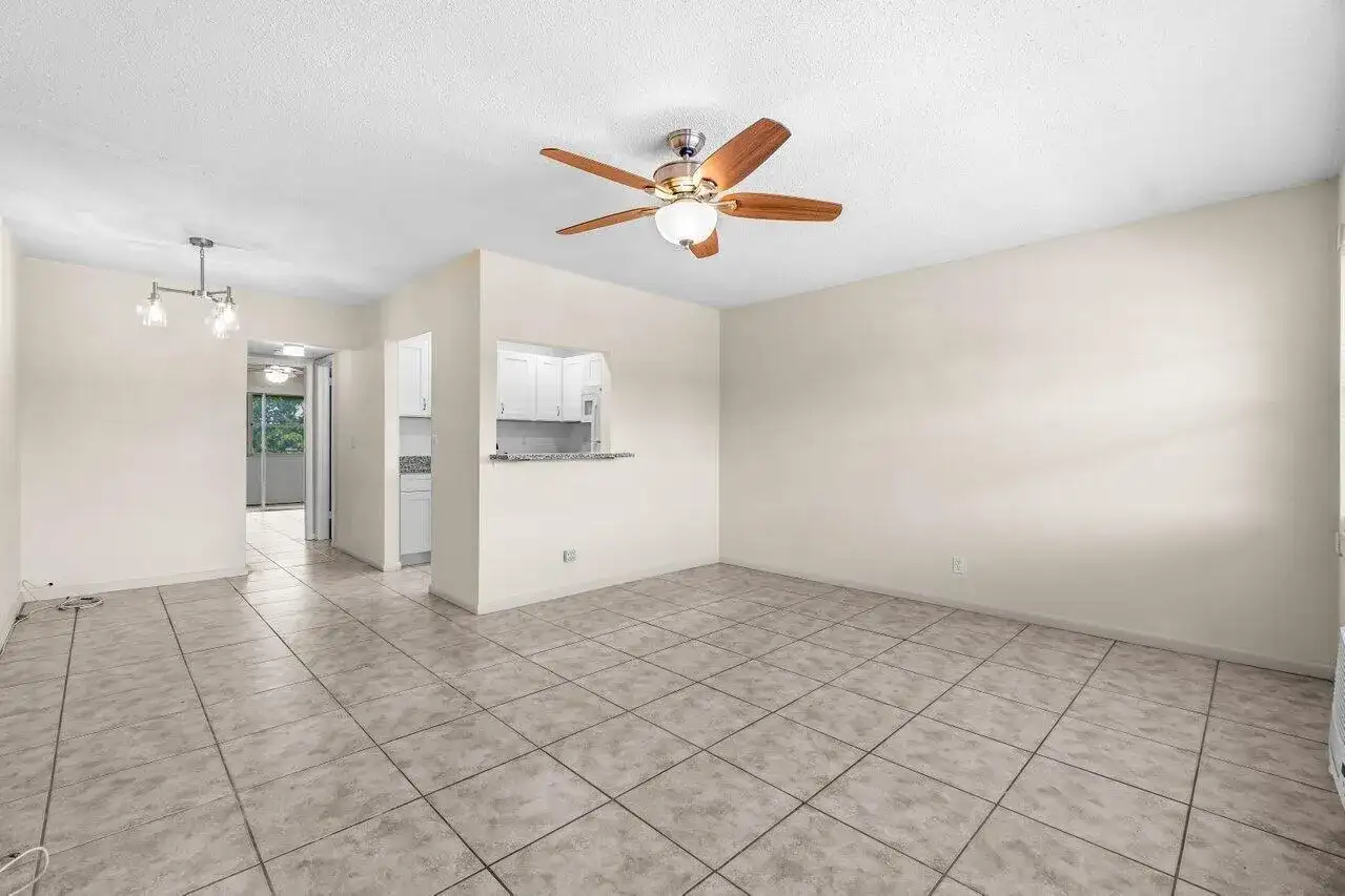 52 Kingswood C, West Palm Beach FL 33417 photo 3