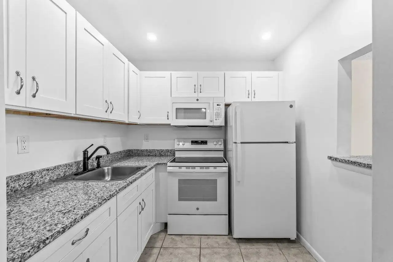 52 Kingswood C, West Palm Beach FL 33417 photo 5