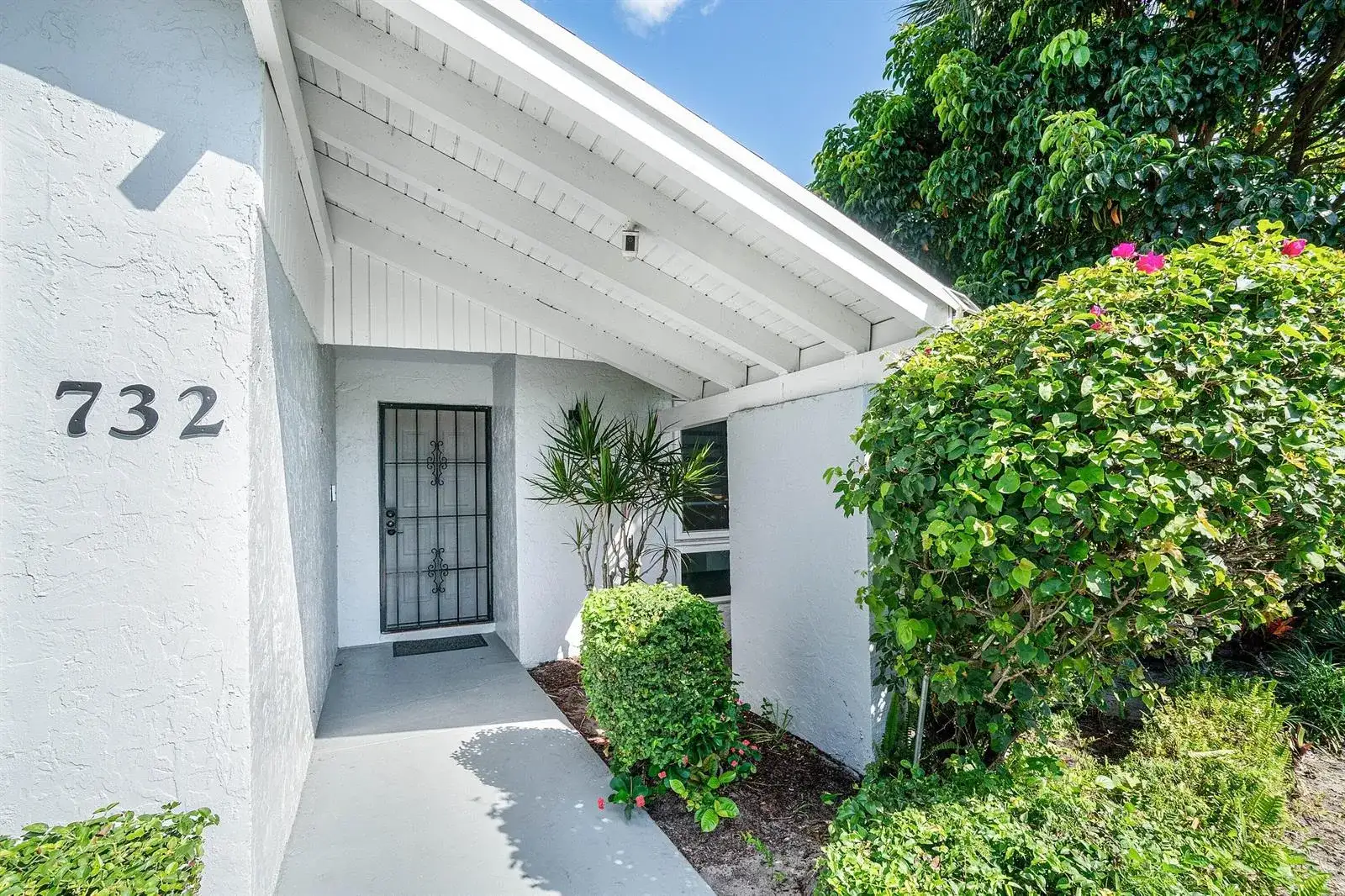 732 Lago Road, Delray Beach FL 33445 photo 2
