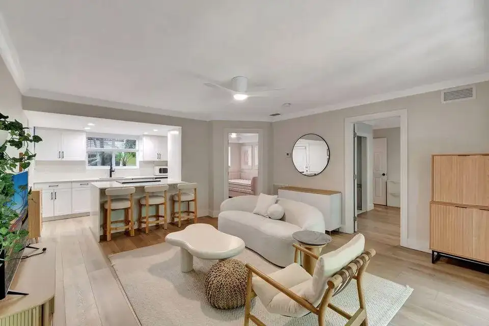 49 SE 7th Avenue # 2, Delray Beach FL 33483 photo 2