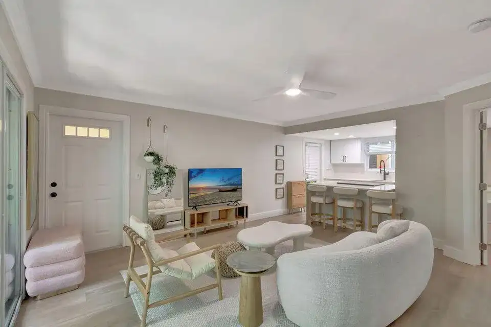 49 SE 7th Avenue # 2, Delray Beach FL 33483 photo 3