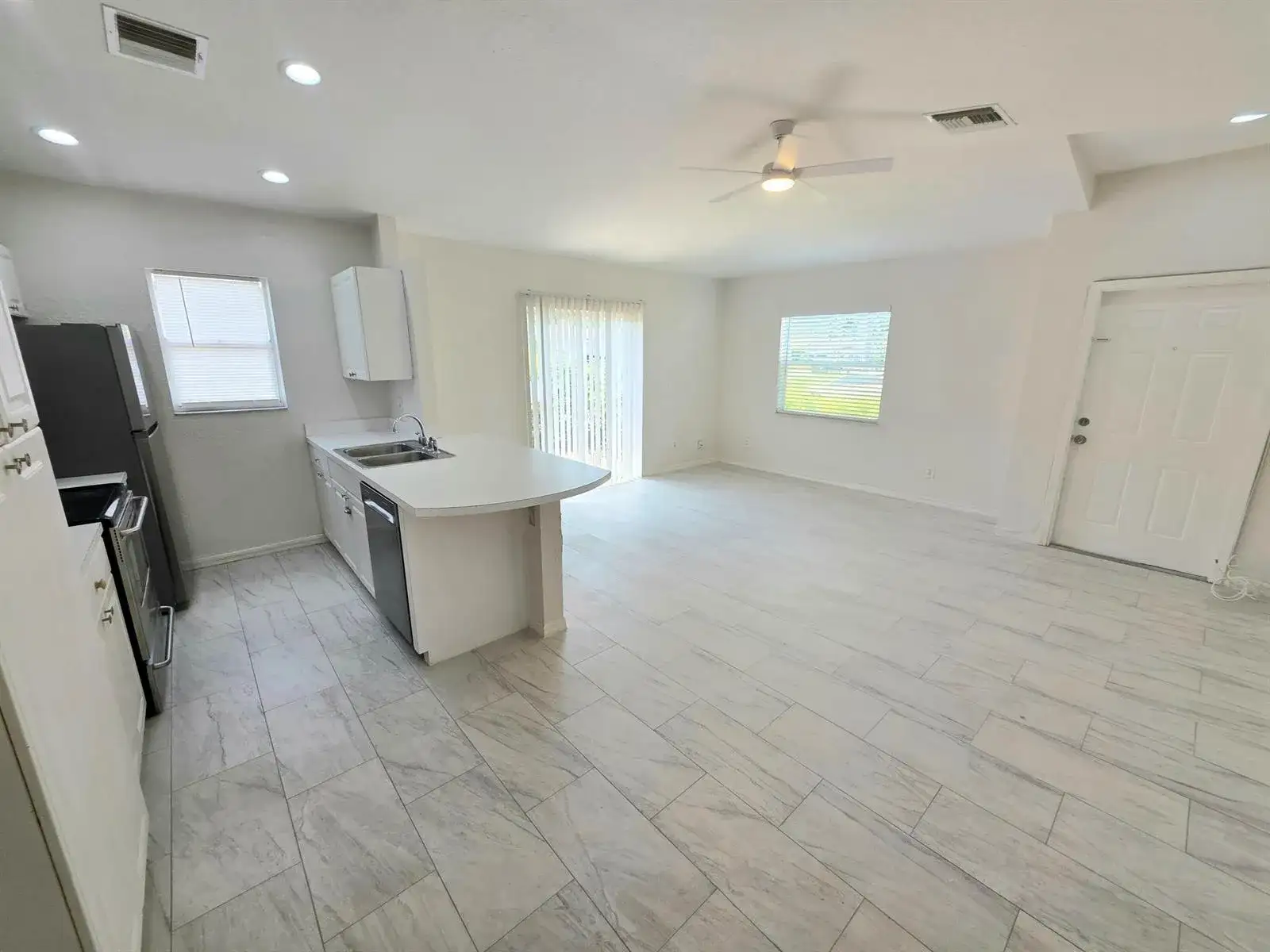569 E Ridge Circle N, Boynton Beach FL 33435 photo 3