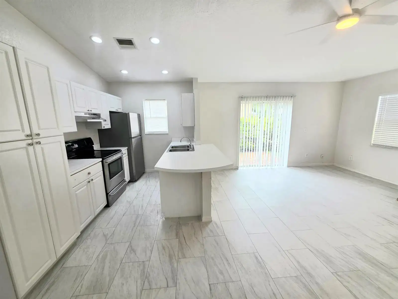 569 E Ridge Circle N, Boynton Beach FL 33435 photo 5