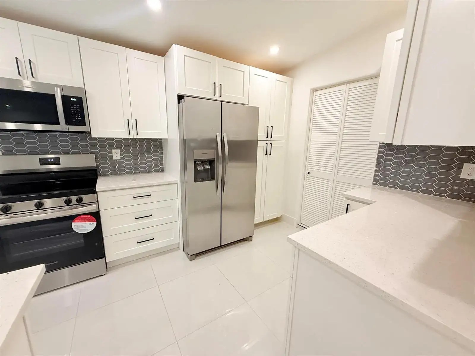 345 Pinehurst Road, Palm Springs FL 33461 photo 2