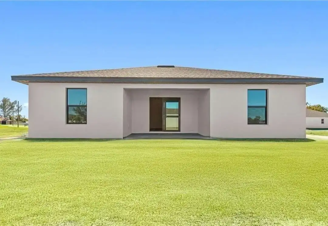 5037 NE Tradewinds Circle, FL 33935 photo 3