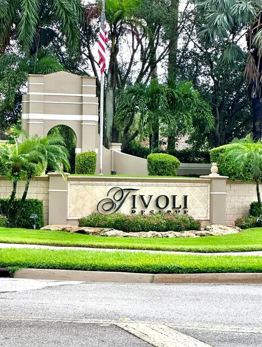 8041 E Via Grande, Boynton Beach FL 33437 photo 2